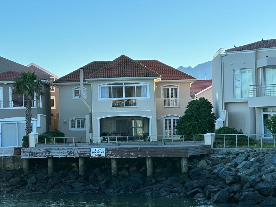 3 Bedroom Property for Sale in Harbour Island Western Cape